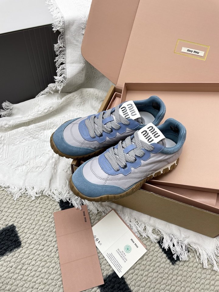 여성 미우미우 25SS 독일군 스니커즈