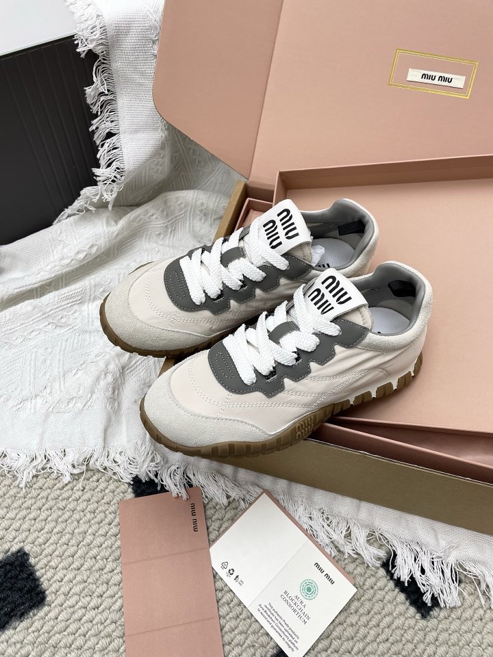 여성 미우미우 25SS 독일군 스니커즈