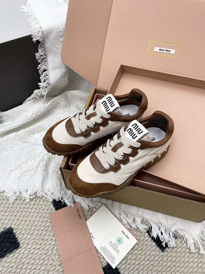 여성 미우미우 25SS 독일군 스니커즈