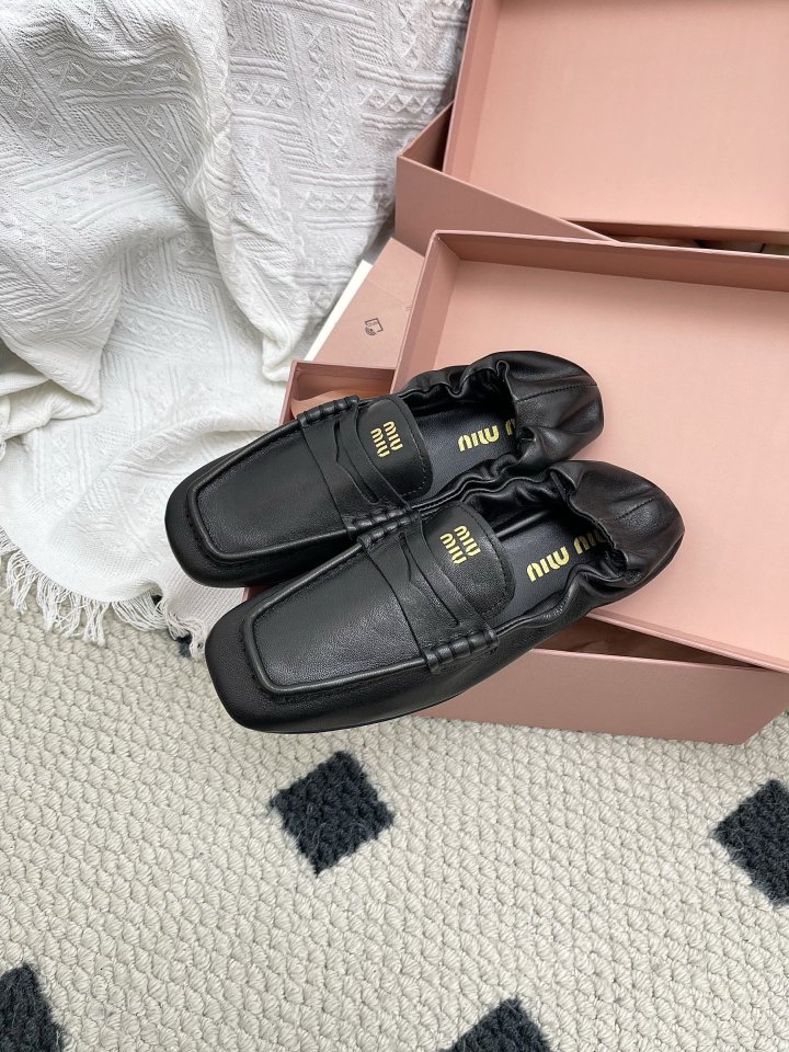 여성 미우미우 메리제인 발레 슈즈