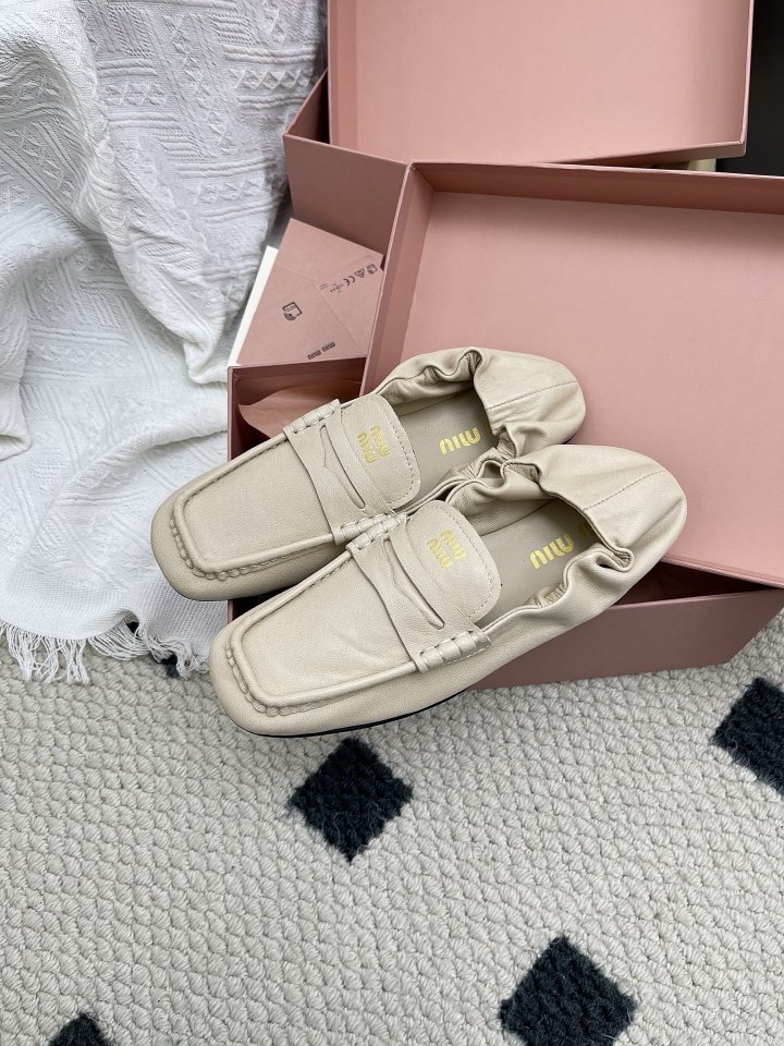 여성 미우미우 메리제인 발레 슈즈