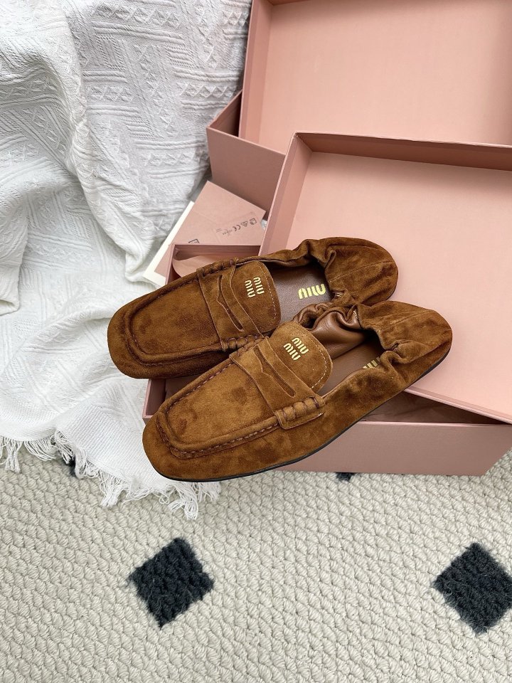 여성 미우미우 메리제인 발레 슈즈