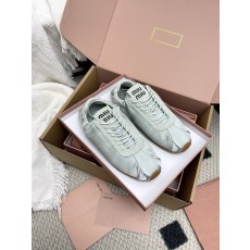 여성 미우미우 2026 SS 슬립온 독일군 스니커즈