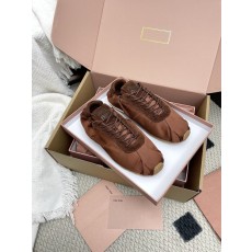 여성 미우미우 2026 SS 슬립온 독일군 스니커즈