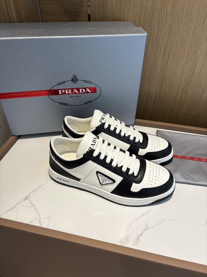 프라다 남성 스니커즈