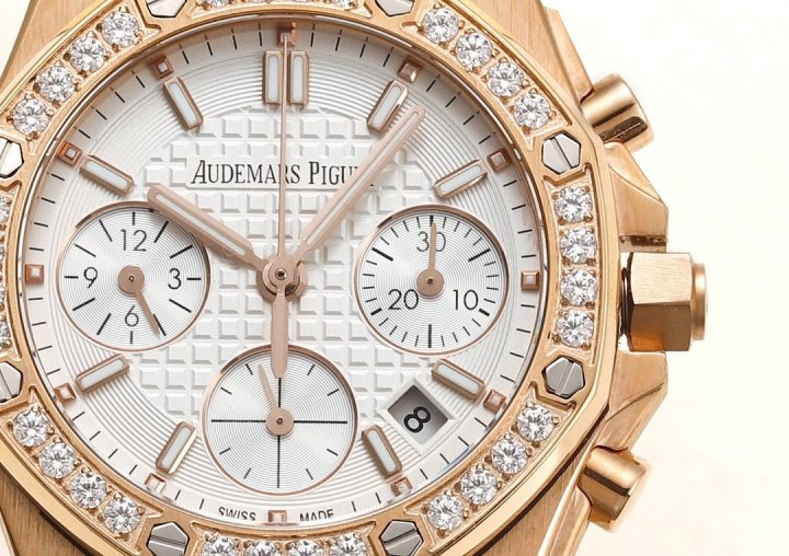 오데마피게 여성  로열오크 오프쇼어 37mm (AP2 버전)