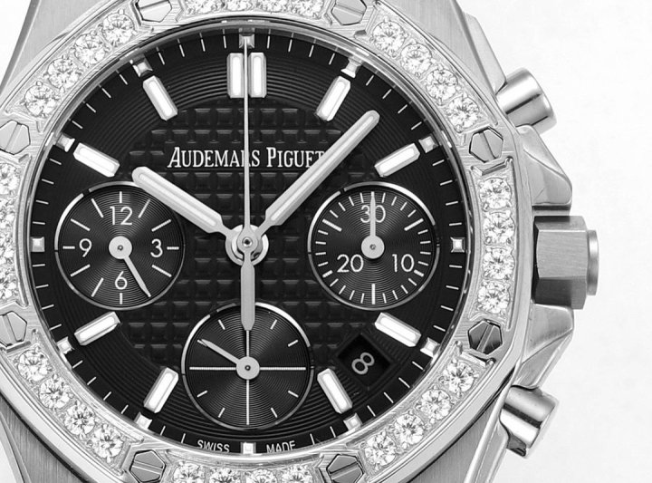 오데마피게 여성  로열오크 오프쇼어 37mm (AP2 버전)