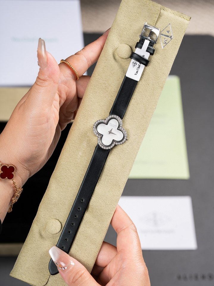 반클리프 알함브라 클래식 워치