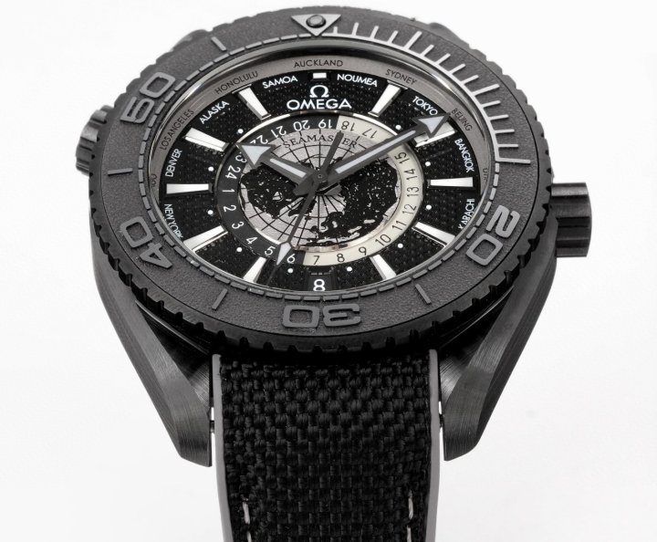 오메가 씨마스터 플래닛 오션 월드타임 ‘딥 블랙’ 45.5mm