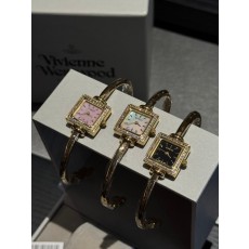 구찌 마더오브펄 스퀘어 브레이슬릿 워치