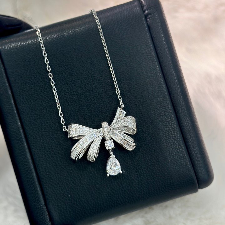 그라프 여성 클래식 보우 버터플라이 드롭 다이아 목걸이