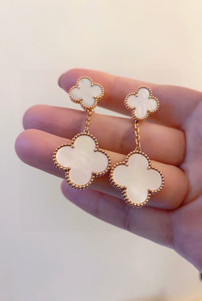 반클리프 여성 클래식 화이트 자개 더블 클로버 귀걸이