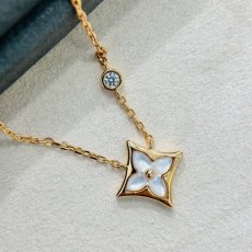 루이비통 여성 클래식 화이트 자개 클로버 모노그램 목걸이