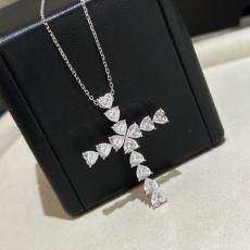 해리윈스턴 여성 클래식 하트 다이아 크로스 목걸이