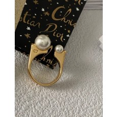 디올 여성 클래식 더블 펄 레터 오픈 링