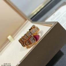 불가리 여성 클래식 세르펜티 트리플 코일 레드 헤드 스네이크 링