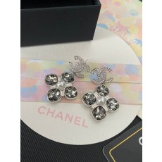샤넬 여성 클래식 크리스탈 까멜리아 더블C 귀걸이