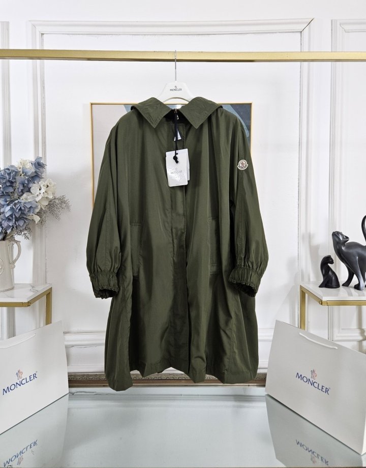 몽클레어 아스트로피 (ASTROPHY) 여성바람막이코트